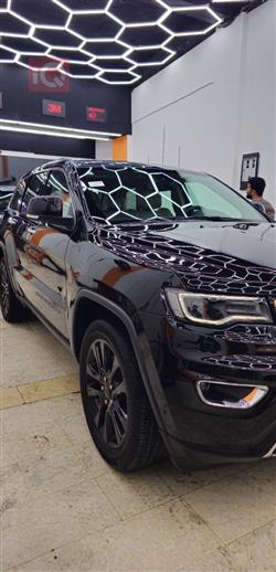 جیپ گراند شیرۆکی